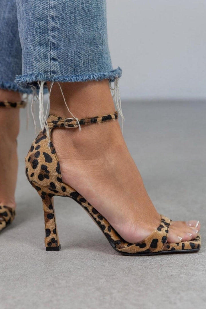 LEOPARD PRINT HEELS