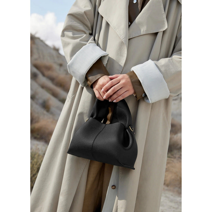 Clara | Stylish Travel Companion